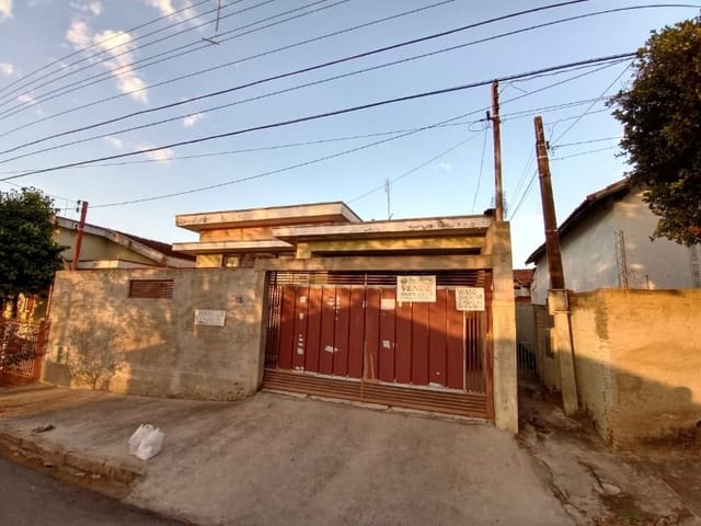 Casa com 250m² 3 quartos e 1 banheiro, à venda, no bairro São Lázaro em São João da Boa Vista