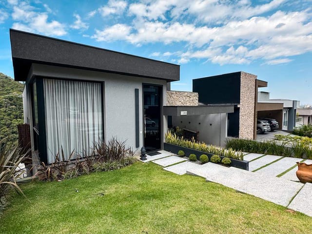 Casa com 437m² 4 quartos e 6 banheiros, à venda, no bairro Alphaville em Santana de Parnaíba