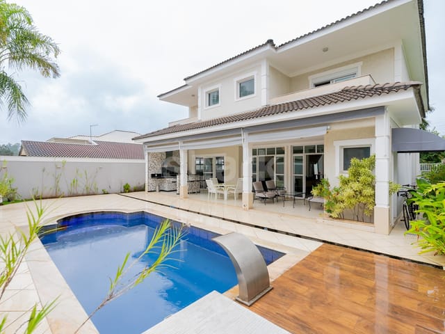 Casa com 450m² 4 quartos e 5 banheiros, para alugar, no bairro Alphaville Conde I em Barueri