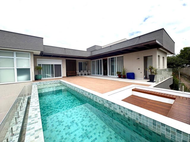 Casa com 520m² 4 quartos e 8 banheiros, para alugar, no bairro Alphaville em Santana de Parnaíba