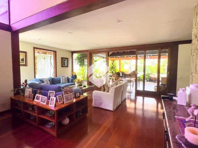 Casa com 1000m² 4 quartos e 6 banheiros, à venda ou para alugar, no bairro Barra da Tijuca em Rio de Janeiro