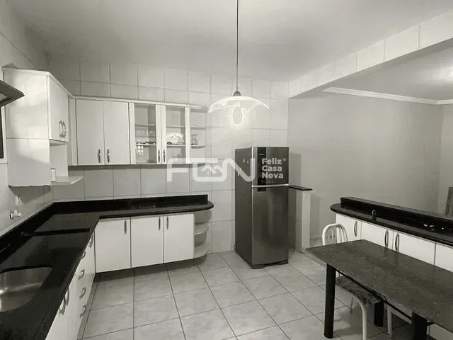 Casa 5 quartos e 4 banheiros, para alugar, no bairro Dois de Julho em Camaçari