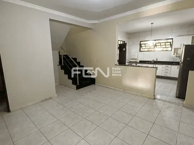 Casa 5 quartos e 4 banheiros, para alugar, no bairro Dois de Julho em Camaçari