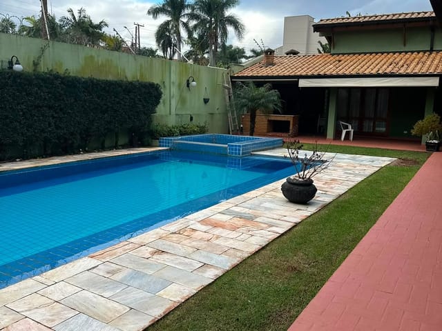 Casa 4 quartos e 6 banheiros, para alugar, no bairro Bela Suiça em Londrina