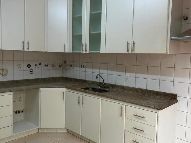 Casa 4 quartos e 6 banheiros, para alugar, no bairro Bela Suiça em Londrina