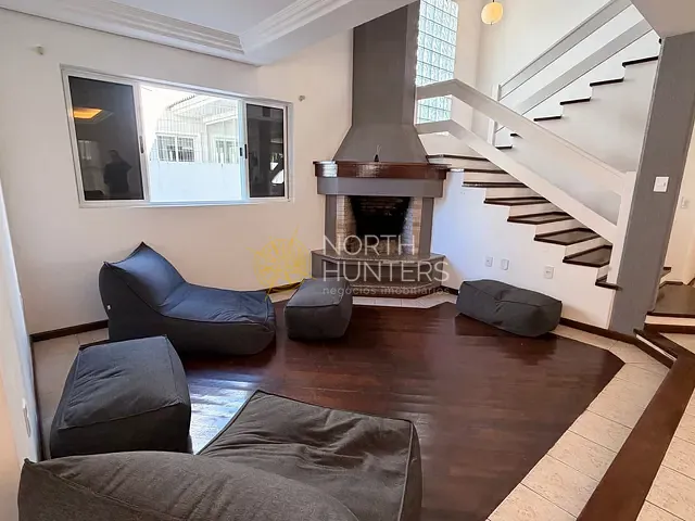 Casa 4 quartos e 4 banheiros, para alugar, no bairro Jurerê em Florianópolis