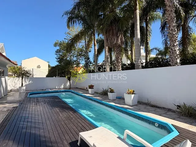 Casa 4 quartos e 4 banheiros, para alugar, no bairro Jurerê em Florianópolis