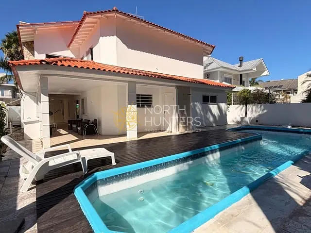 Casa 4 quartos e 4 banheiros, para alugar, no bairro Jurerê em Florianópolis