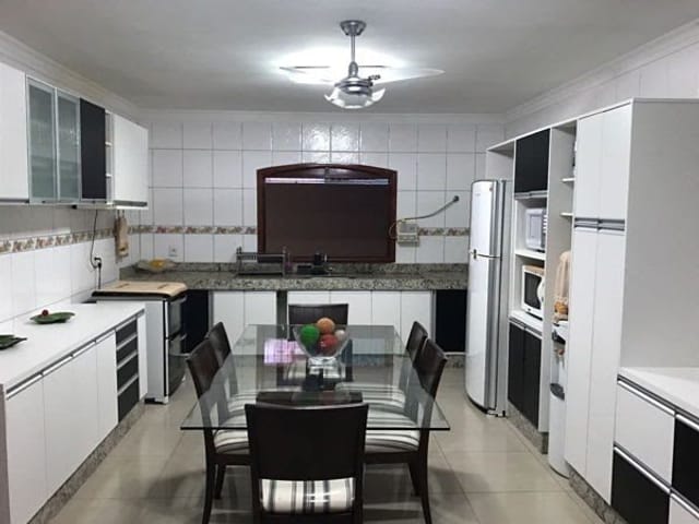 Sobrado com 191m² 3 quartos e 4 banheiros, à venda, no bairro Jardim Tropical em Cuiabá