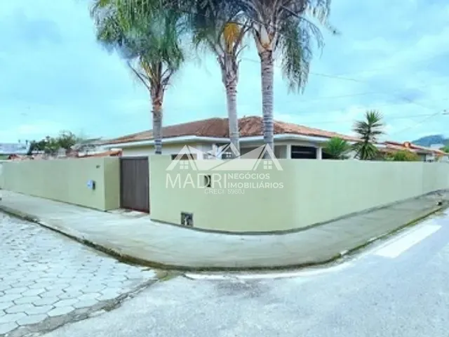 Casa com 375m² 2 quartos e 2 banheiros, à venda, no bairro São Sebastião em Palhoça