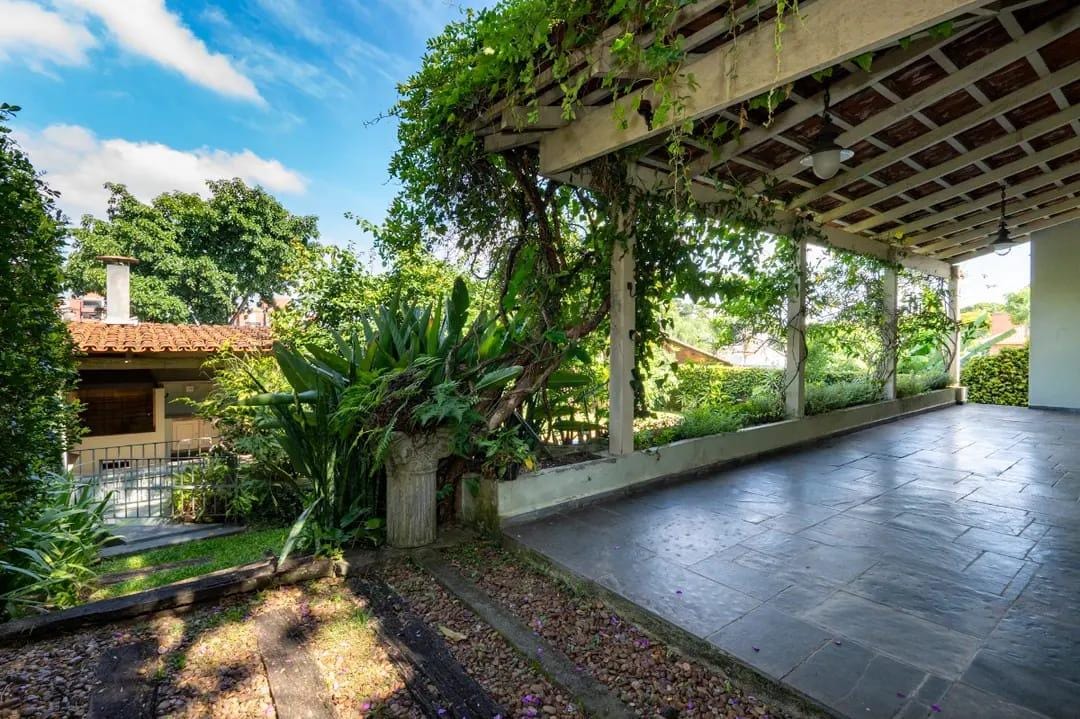 Casa em Jardim Leonor — foto 3