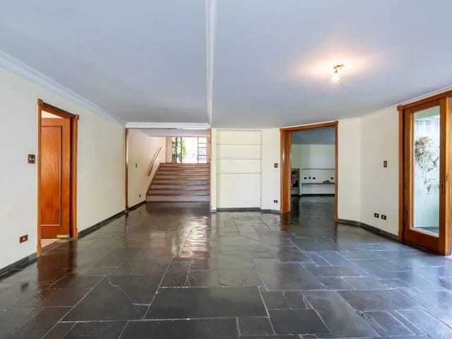 Casa com 352m² 5 quartos e 4 banheiros, à venda, no bairro Jardim Leonor em São Paulo