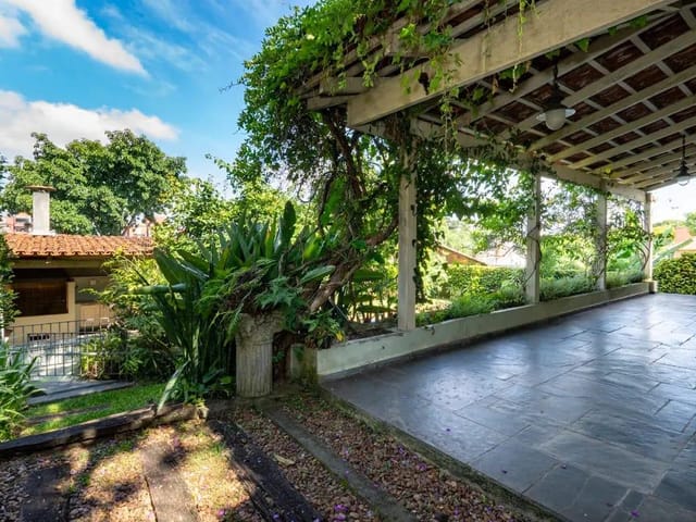 Casa com 352m² 5 quartos e 4 banheiros, à venda, no bairro Jardim Leonor em São Paulo