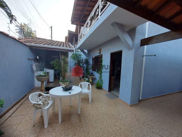 Casa com 258m², à venda, no bairro Centro em Tremembé