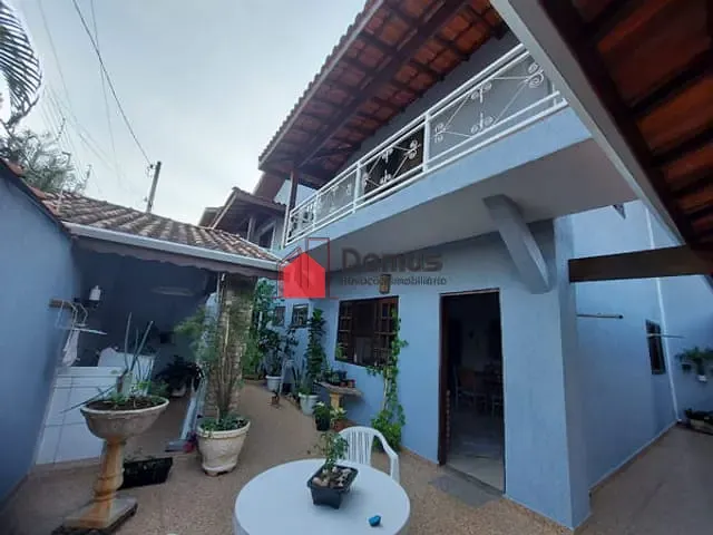Casa com 258m², à venda, no bairro Centro em Tremembé