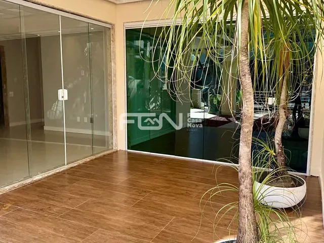 Casa 4 quartos e 5 banheiros, à venda, no bairro Buraquinho em Lauro de Freitas