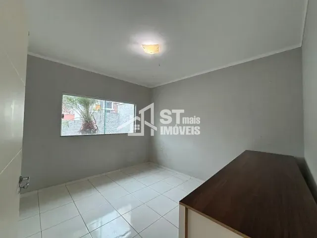 Casa com 200m² 2 quartos e 1 banheiro, à venda, no bairro Jardim Ipê em Andradas