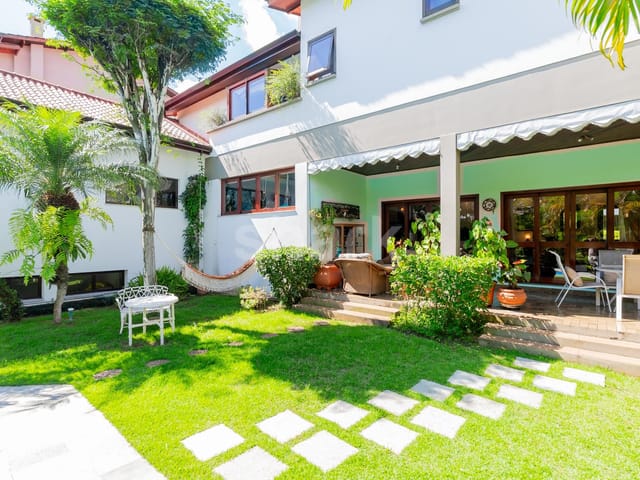 Casa com 741m² 4 quartos e 5 banheiros, à venda, no bairro Alphaville em Santana de Parnaíba