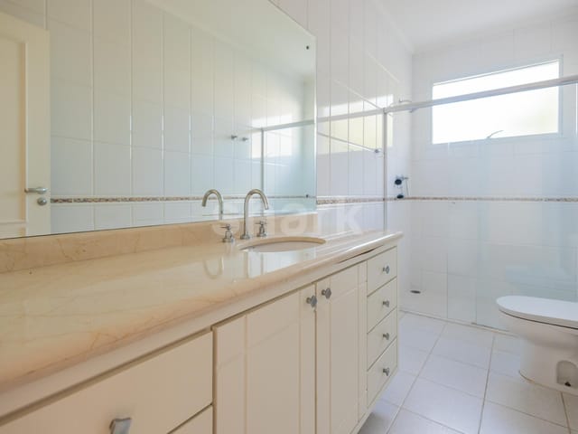 Casa com 849m² 5 quartos e 7 banheiros, à venda ou para alugar, no bairro Alphaville Residencial Um em Barueri