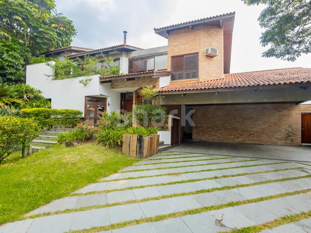 Casa com 850m² 3 quartos e 7 banheiros, à venda ou para alugar, no bairro Alphaville em Santana de Parnaíba
