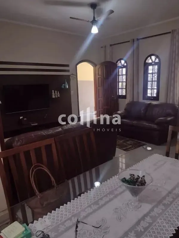 Casa, 3 quartos, 230 m² - Foto 1