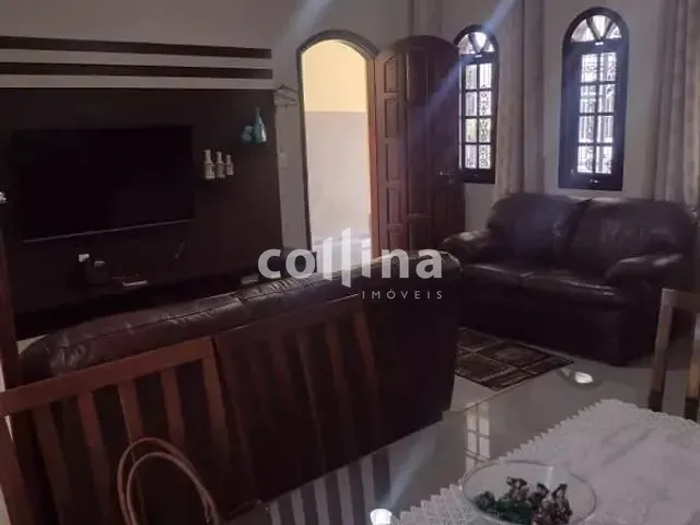 Casa com 230m² 3 quartos e 3 banheiros, à venda, no bairro Parque Santa Teresa em Carapicuíba