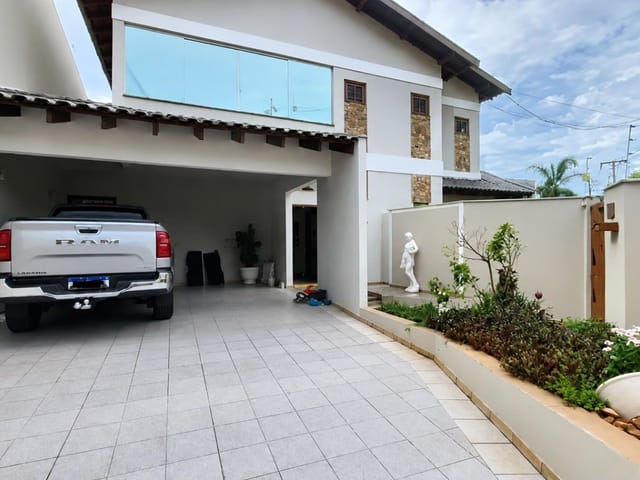 Casa com 600m² 4 quartos e 5 banheiros, para alugar, no bairro Quebec em Londrina