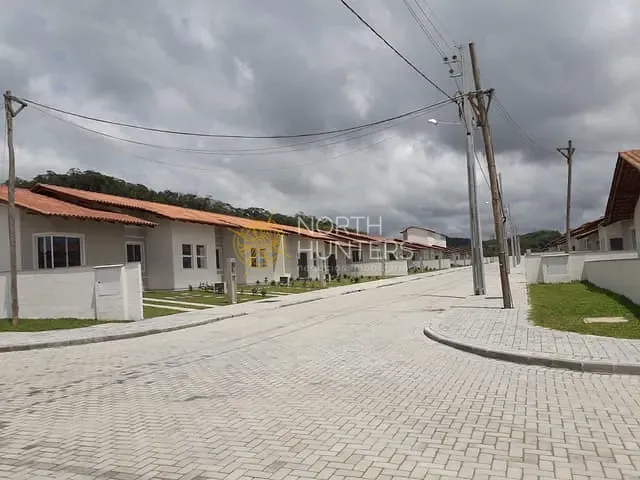 Casa 2 quartos e 1 banheiro, para alugar, no bairro Itinga em Araquari