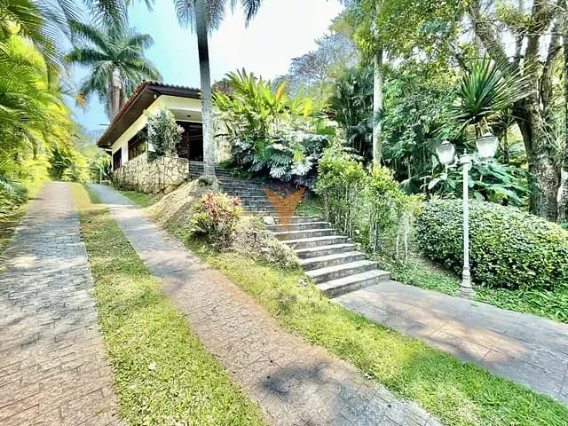 Casa com 628m² 6 quartos e 9 banheiros, à venda, no bairro Granja Viana em Cotia