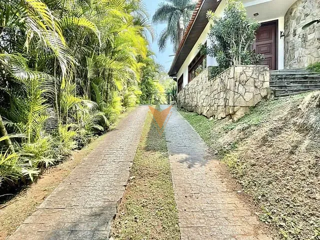 Casa com 628m² 6 quartos e 9 banheiros, à venda, no bairro Granja Viana em Cotia