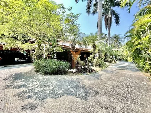 Casa com 628m² 6 quartos e 9 banheiros, à venda, no bairro Granja Viana em Cotia