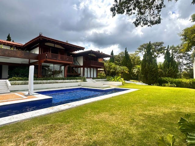 Casa com 2578m² 5 quartos e 8 banheiros, à venda ou para alugar, no bairro Alphaville em Santana de Parnaíba