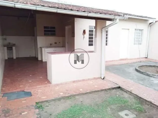 Casa 4 quartos e 3 banheiros, à venda, no bairro Pedrinha em Guaratinguetá