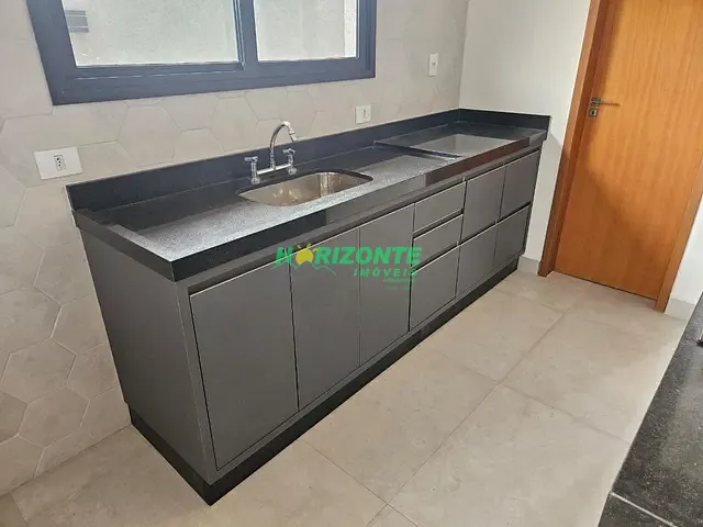 Casa com 300m² 3 quartos e 2 banheiros, à venda, no bairro Condomínio Terras do Vale em Caçapava