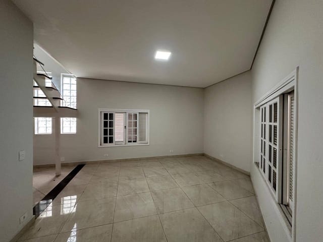 Casa com 560m² 4 quartos e 6 banheiros, à venda, no bairro Alphaville em Barueri