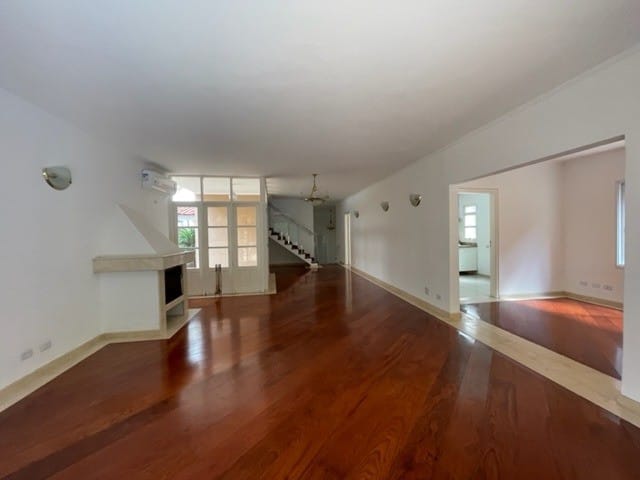 Casa com 360m² 3 quartos e 5 banheiros, à venda ou para alugar, no bairro Alphaville em Santana de Parnaíba
