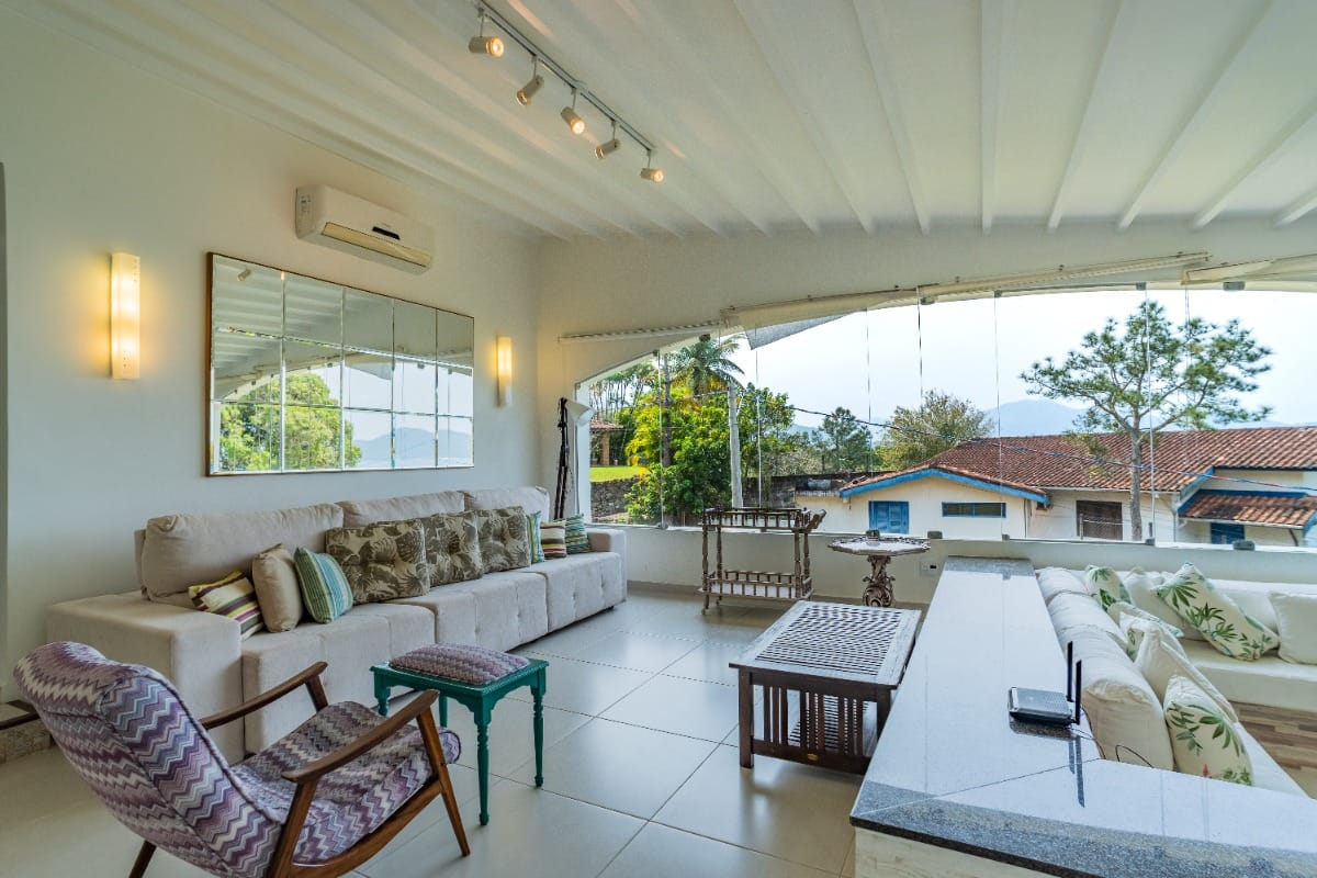 Casa em condomínio para venda com 3 quartos, sendo 1 suíte, 178m²