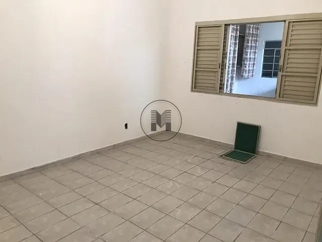 Casa 4 quartos e 3 banheiros, à venda, no bairro Vila Comendador Rodrigues Alves em Guaratinguetá