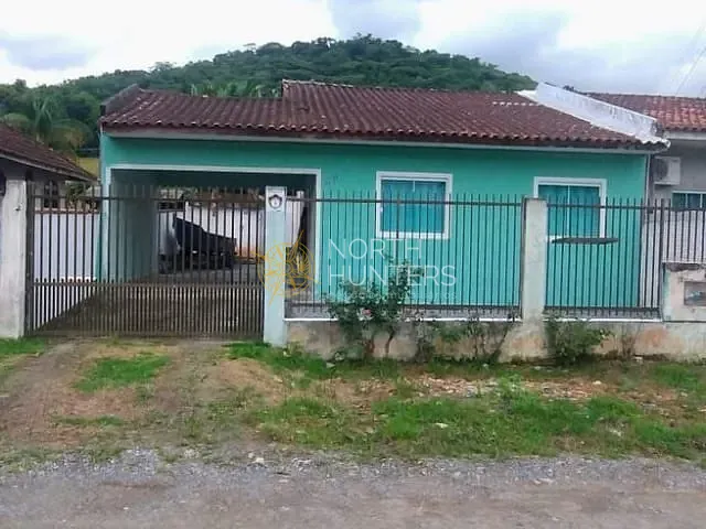Casa com 110m² 3 quartos e 1 banheiro, à venda, no bairro Paranaguamirim em Joinville