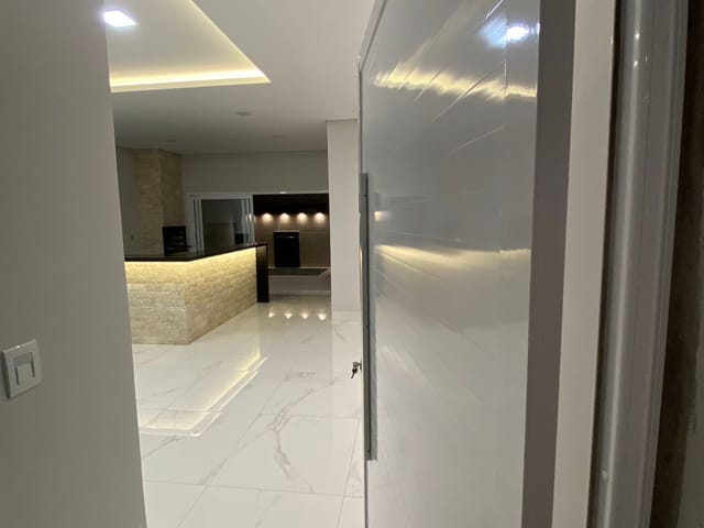 Casa 5 quartos e 1 banheiro, à venda, no bairro Jardim Shangri-Lá em Cuiabá