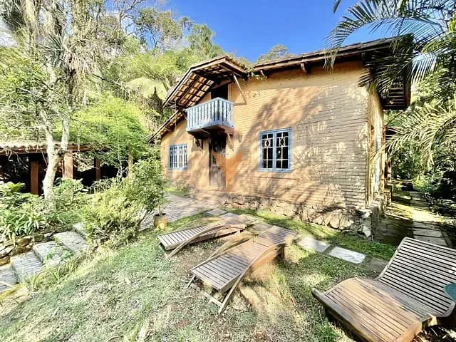 Casa com 4199m² 3 quartos e 4 banheiros, à venda ou para alugar, no bairro Moinho Velho em Embu das Artes