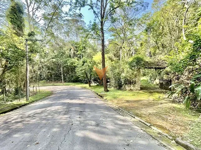 Casa com 4199m² 3 quartos e 4 banheiros, à venda ou para alugar, no bairro Moinho Velho em Embu das Artes