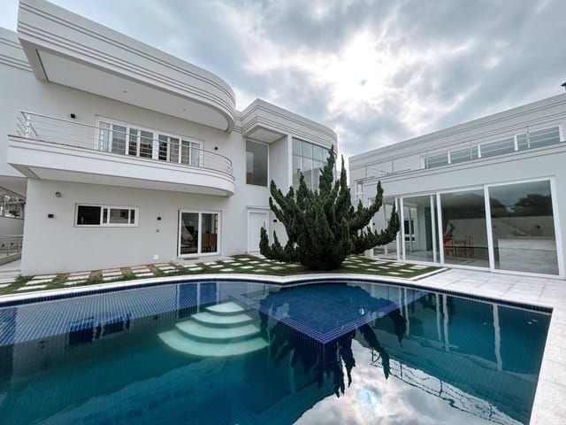 Casa com 1000m² 5 quartos e 9 banheiros, à venda, no bairro Glória em Macaé
