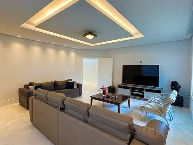 Casa com 1000m² 5 quartos e 9 banheiros, à venda, no bairro Glória em Macaé