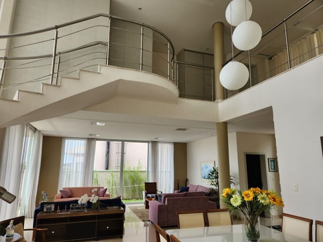 Casa com 700m² 4 quartos e 6 banheiros, à venda ou para alugar, no bairro Condomínio Reserva do Paratehy em São José dos Campos