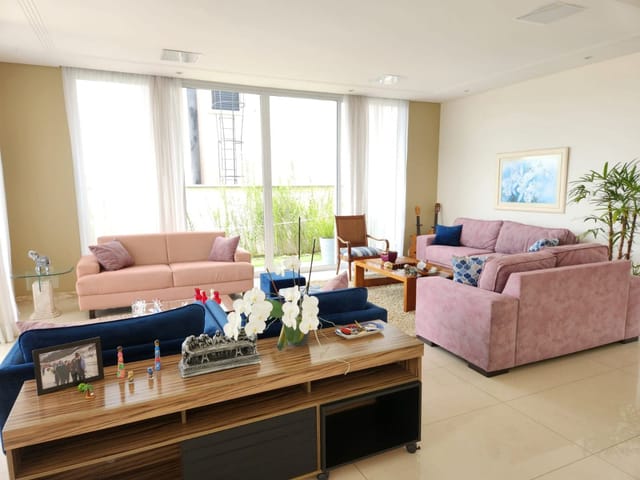 Casa com 700m² 4 quartos e 6 banheiros, à venda ou para alugar, no bairro Condomínio Reserva do Paratehy em São José dos Campos
