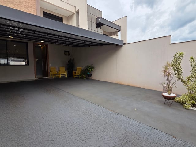 Casa com 250m² 3 quartos e 4 banheiros, à venda, no bairro Terras de Santana em Londrina