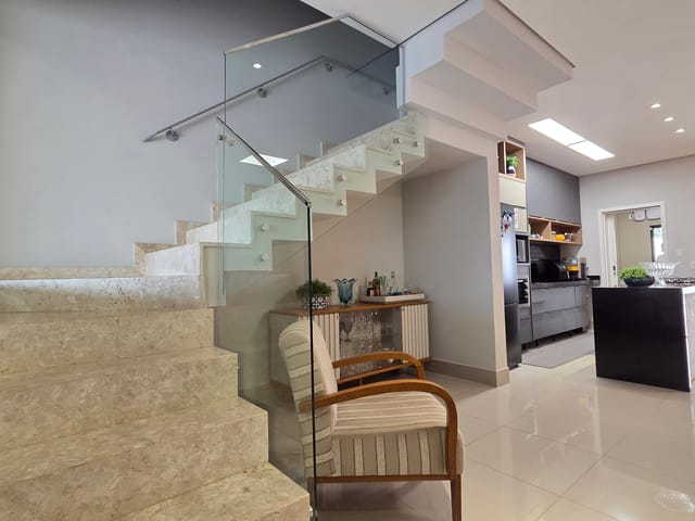 Casa com 250m² 3 quartos e 4 banheiros, à venda, no bairro Terras de Santana em Londrina