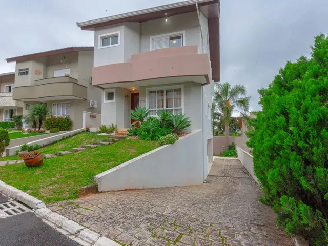 Casa 3 quartos e 3 banheiros, para alugar, no bairro Santa Felicidade em Curitiba
