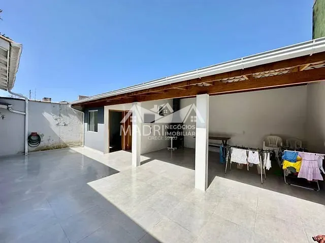 Casa com 200m² 3 quartos e 2 banheiros, à venda, no bairro Madri em Palhoça